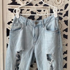 Ripped mom jeans!!
